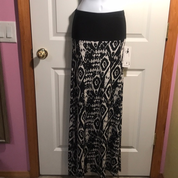 Addressing Woman Convertible Dress - Picture 4 of 12